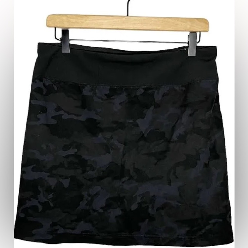 NWOT Maison D'amelie Size XS Women's Camo Skirt
